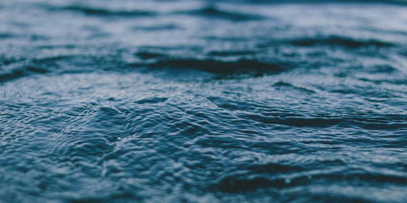 女装批发新风向：把握大码女装时尚化趋势与采购要点