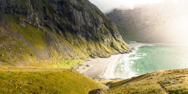 智能穿戴与时尚融合：2024时尚女装批发采购新趋势前瞻